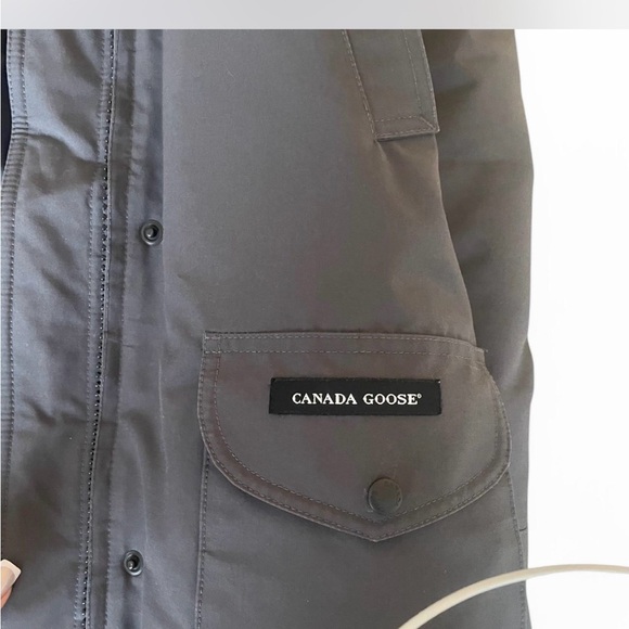 Canada Goose Gray Ski Jacket with Insulated Fit - Picture 2 of 6